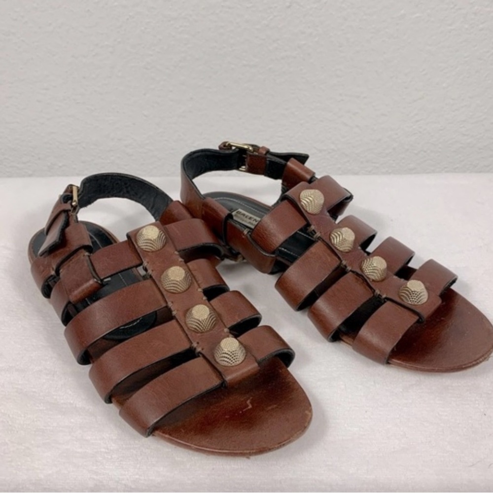 Beautiful and in good condtion sandals that will go with everything.